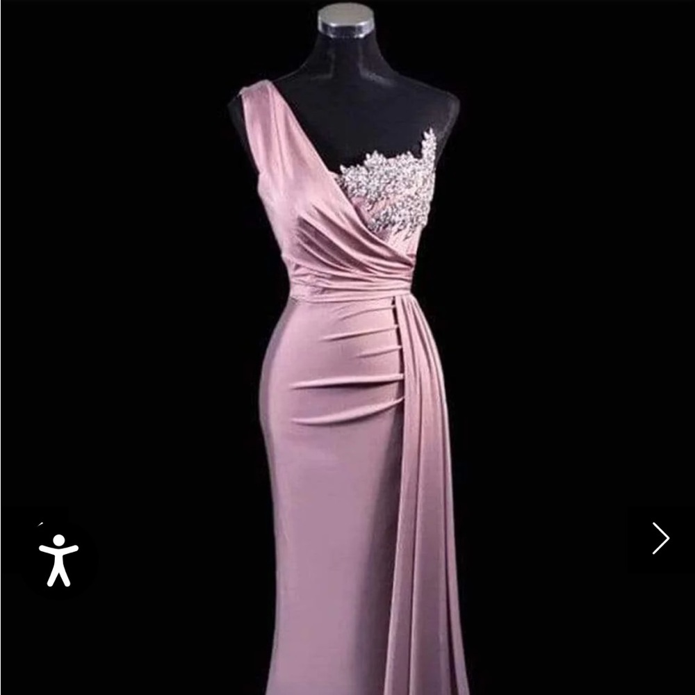 Portia & Scarlet Size 2. Worn 1 time for a prom. great quality/drapes beautiful